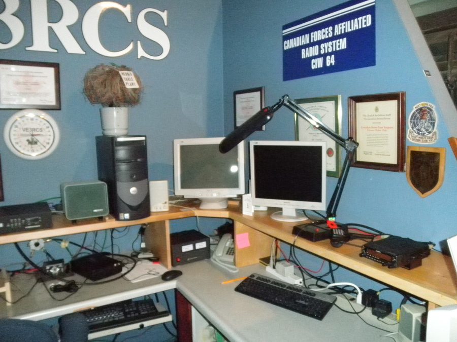 Field operator with a tactical HF radio set